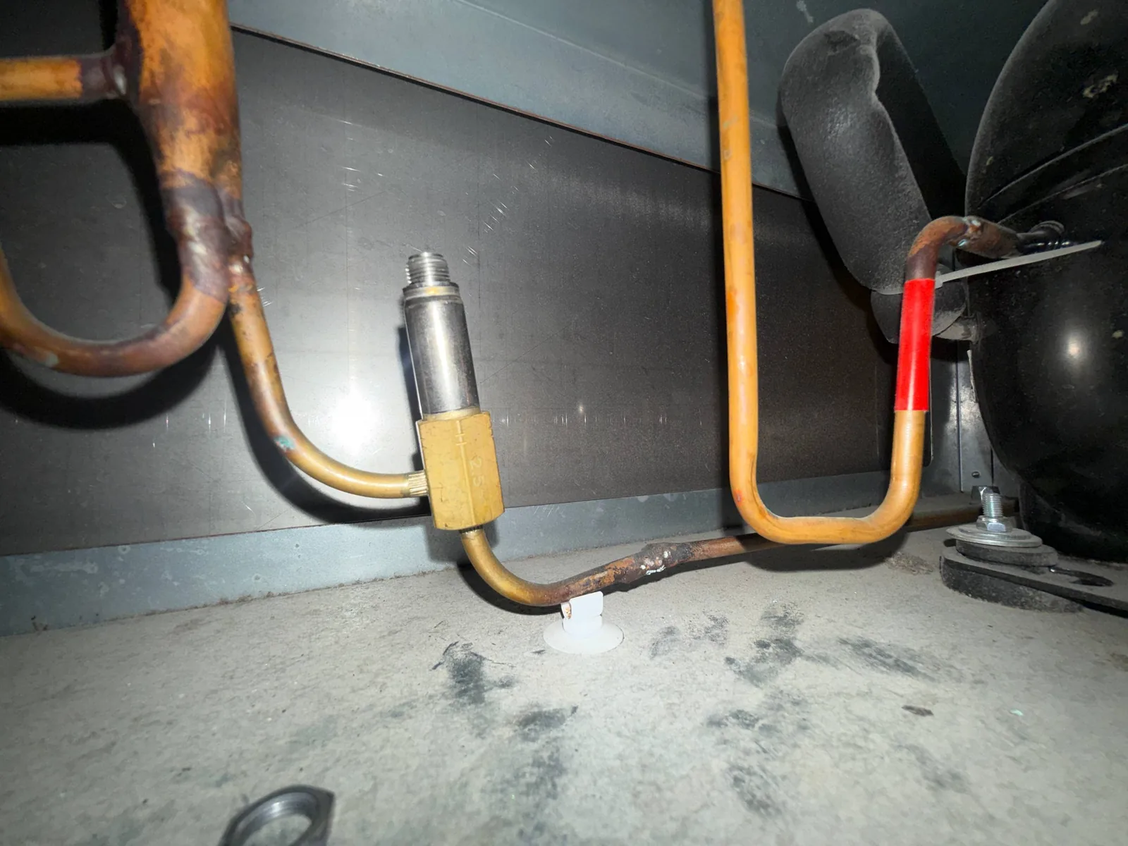 Общий неразборчивый снимок с текстом, используемый как иллюстрация к заявке на обслуживание кондиционера в Дубае